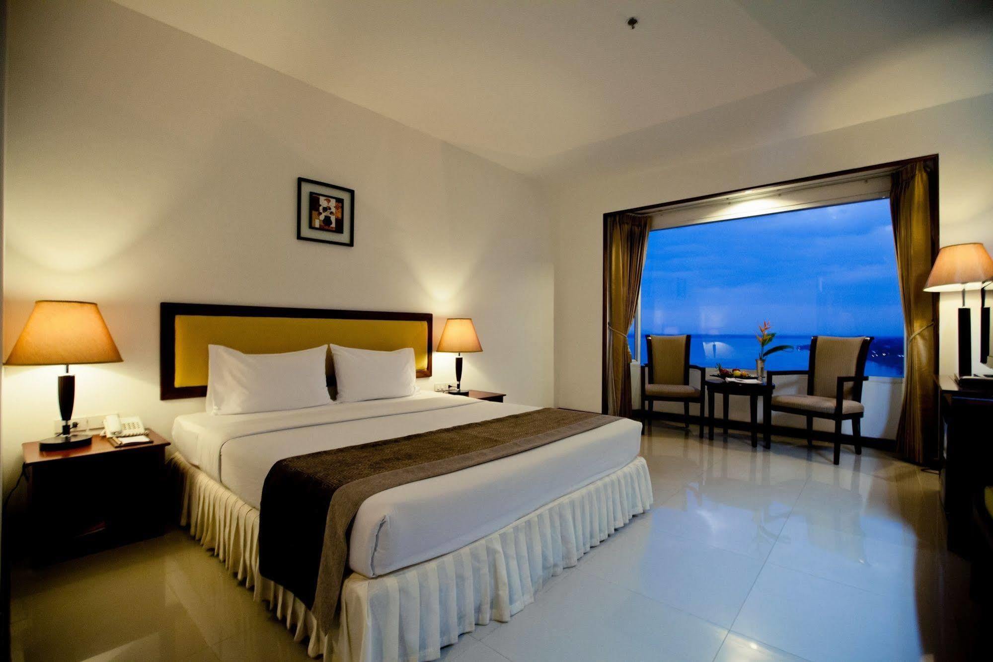 Champasak Grand Hotel Pakse Exterior foto